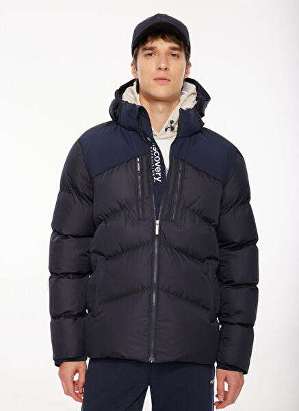 Discovery Expedition Erkek Mont, Kaban