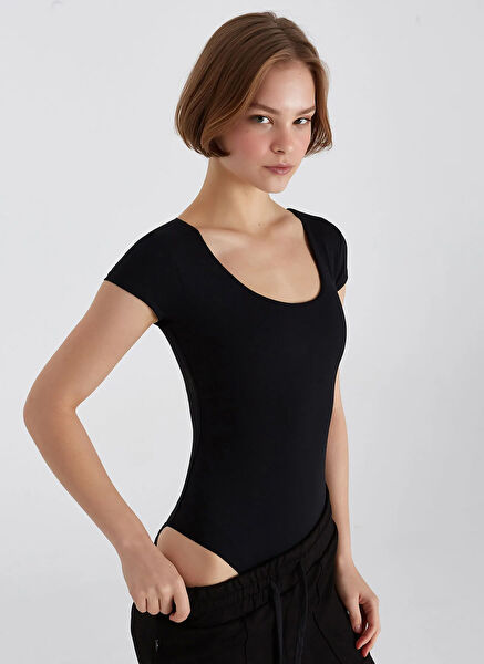 Boboist Kadın Atlet, Body