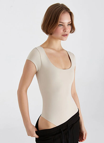 Boboist Kadın Atlet, Body