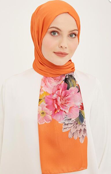 Armine Şal, Eşarp ve Aksesuarı