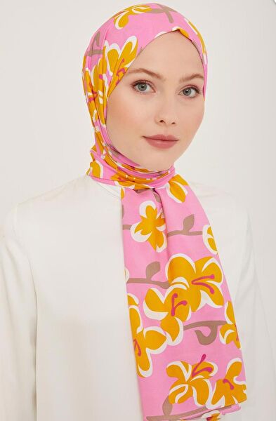 Armine Şal, Eşarp ve Aksesuarı