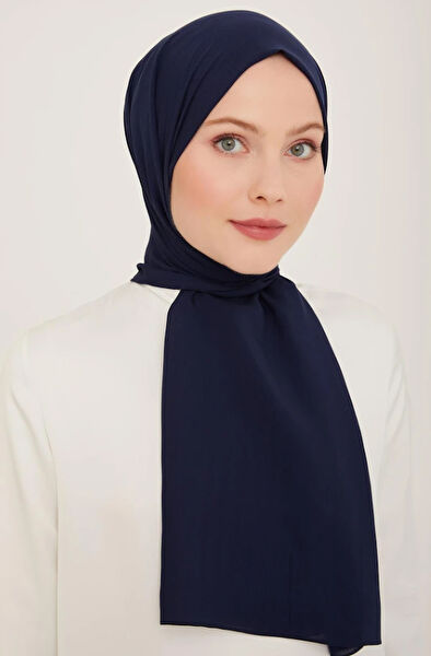 Armine Şal, Eşarp ve Aksesuarı