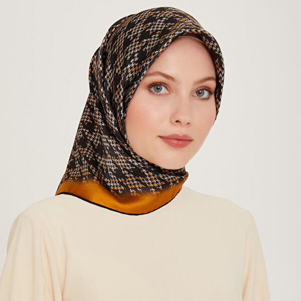 Armine Şal, Eşarp ve Aksesuarı