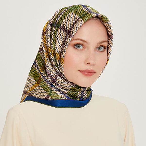 Armine Şal, Eşarp ve Aksesuarı