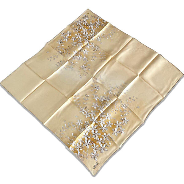 Armine Şal, Eşarp ve Aksesuarı