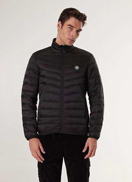 Discovery Expedition Erkek Mont, Kaban