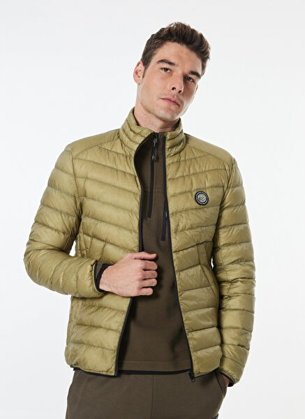 Discovery Expedition Erkek Mont, Kaban