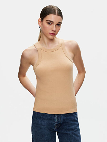 LTB Kadın Atlet, Body