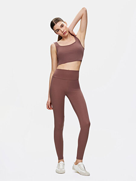 LTB Kadın Atlet, Body