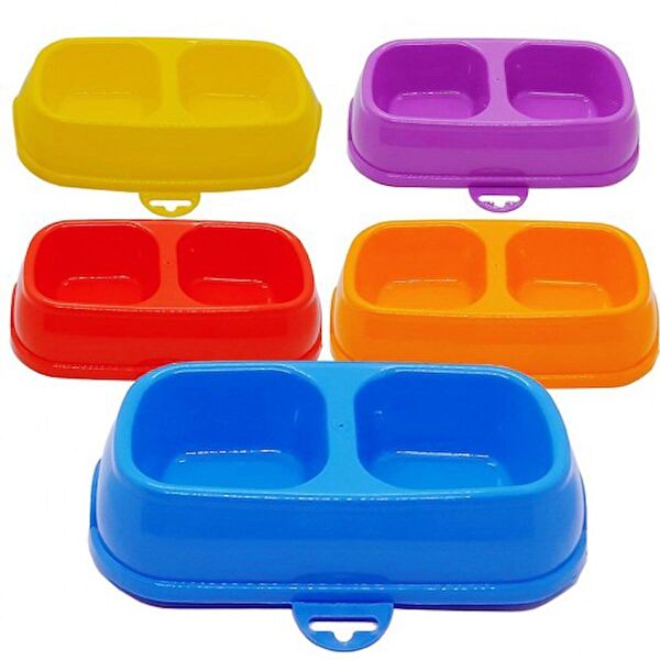 Tineke Kedi Mama ve Su Kapları