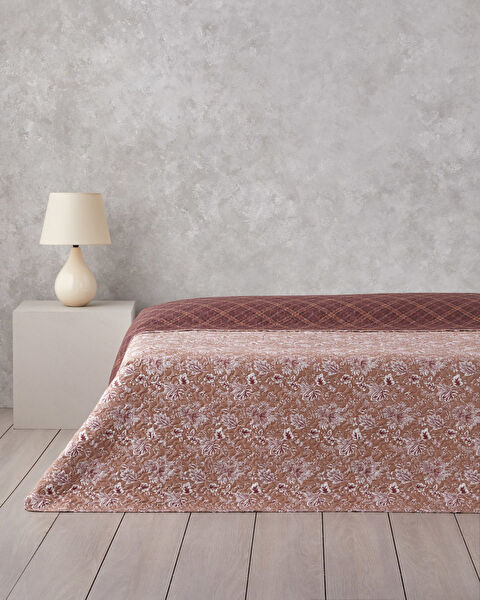 English Home Yatak Örtüsü