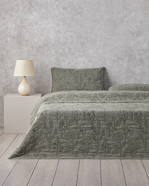 English Home Yatak Örtüsü