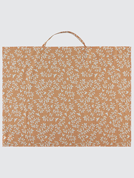 Kujju Emzirme Önlüğü, Örtüsü