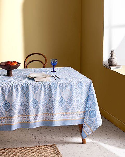 Madame Coco Masa Örtüsü