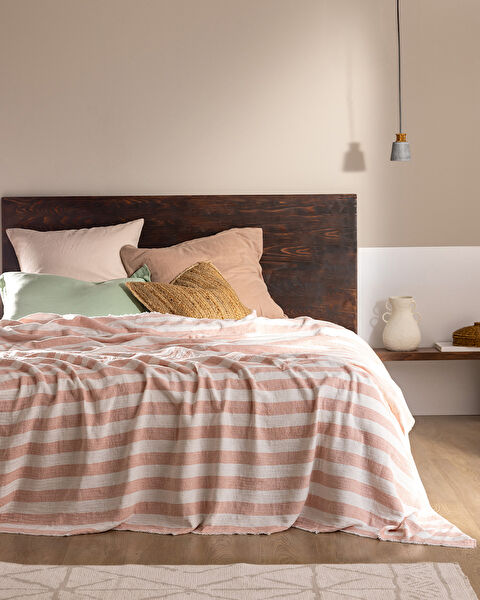 Madame Coco Yatak Örtüsü