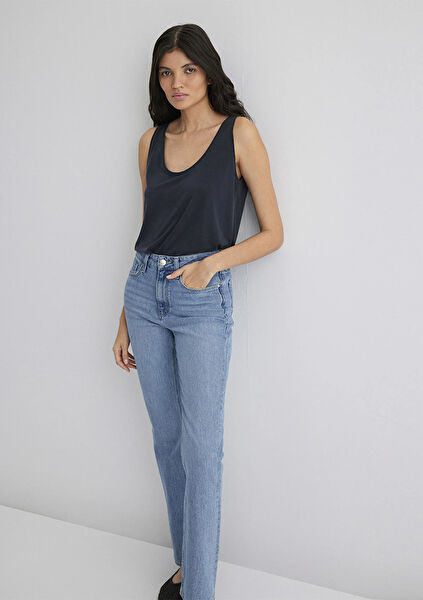 Mavi Kadın Atlet, Body