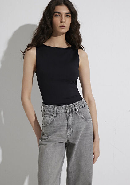 Mavi Kadın Atlet, Body