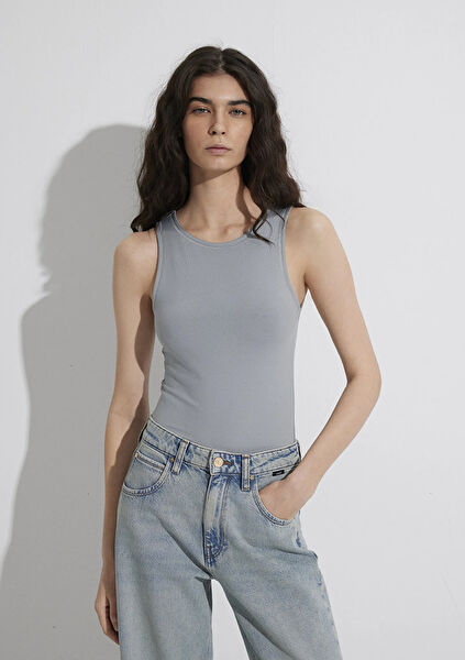 Mavi Kadın Atlet, Body