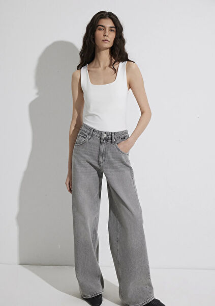 Mavi Kadın Atlet, Body