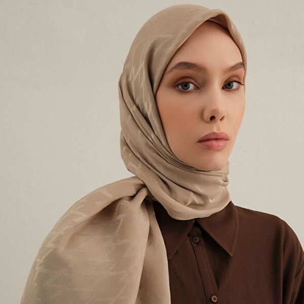 Armine Şal, Eşarp ve Aksesuarı