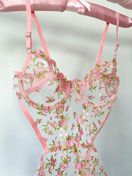 Gece İncisi Kadın Atlet, Body