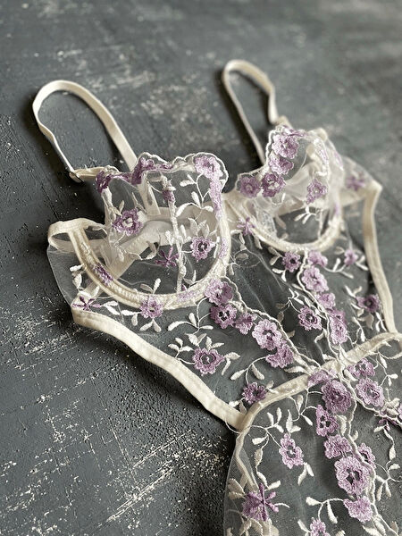 Gece İncisi Kadın Atlet, Body