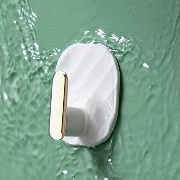 Petinka Kapı, Duvar Askılığı