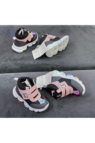 CoolKids Studio Kadın Bot