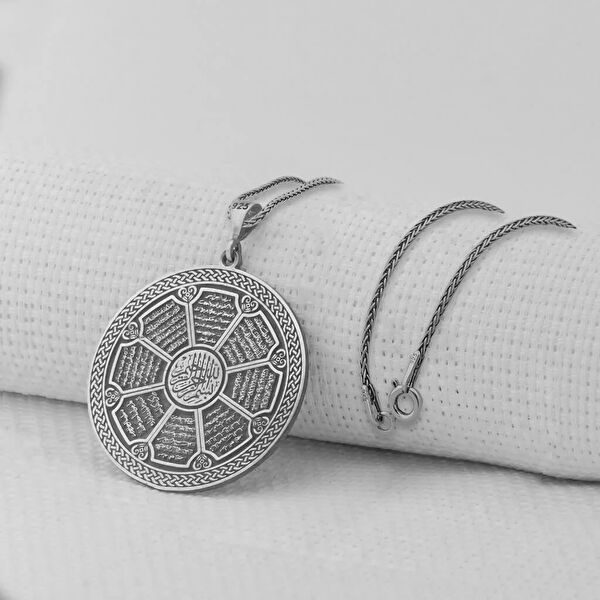 Mona Roza Kolye, Zincir, Künye