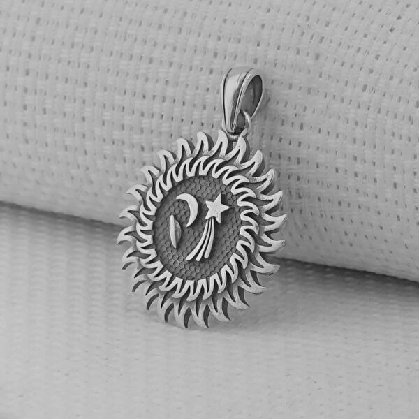 Mona Roza Kolye, Zincir, Künye