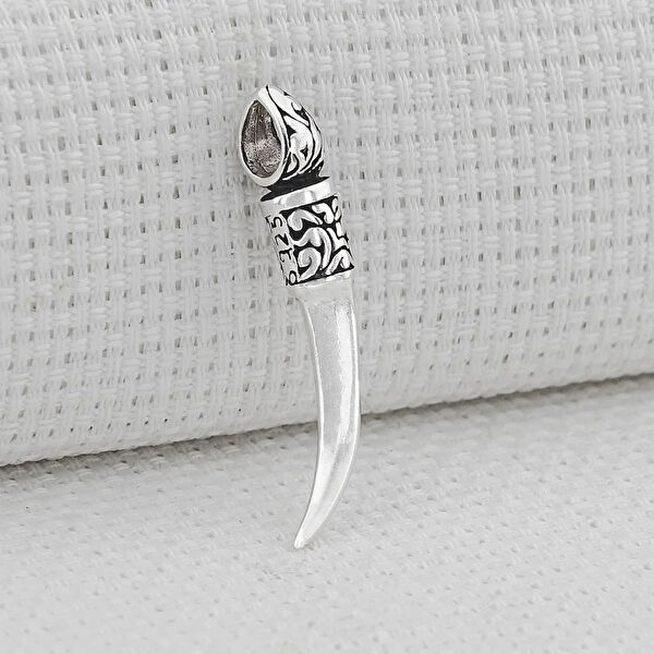 Mona Roza Kolye, Zincir, Künye