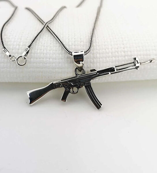 Mona Roza Kolye, Zincir, Künye