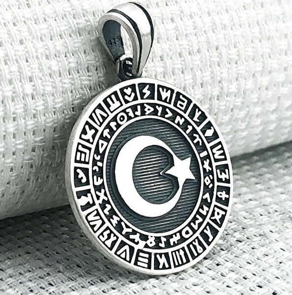 Mona Roza Kolye, Zincir, Künye