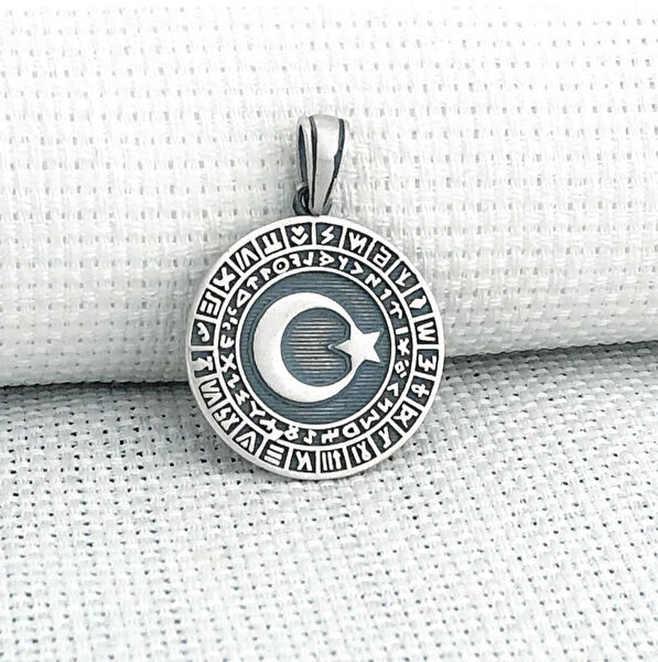 Mona Roza Kolye, Zincir, Künye