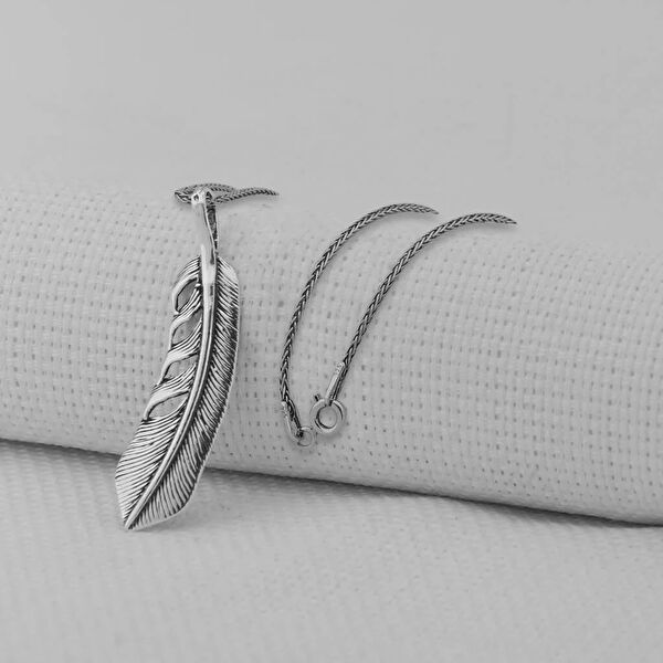 Mona Roza Kolye, Zincir, Künye