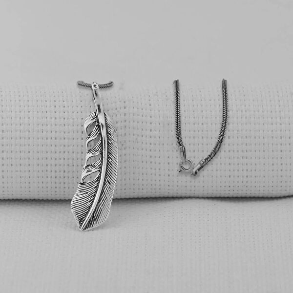 Mona Roza Kolye, Zincir, Künye