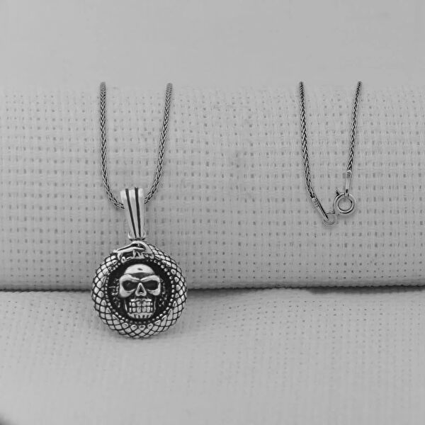 Mona Roza Kolye, Zincir, Künye