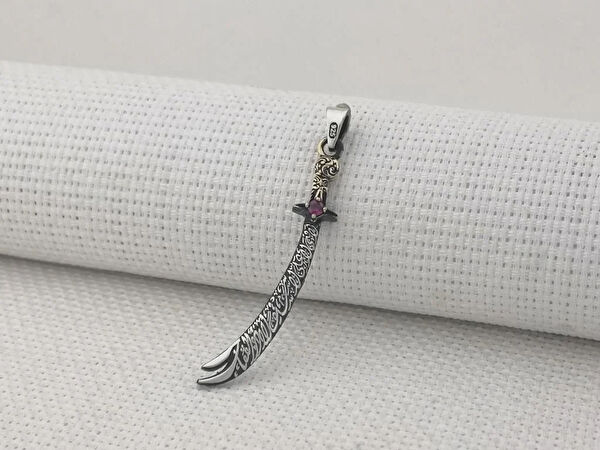 Mona Roza Kolye, Zincir, Künye