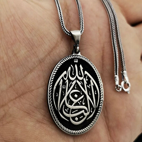 Mona Roza Kolye, Zincir, Künye