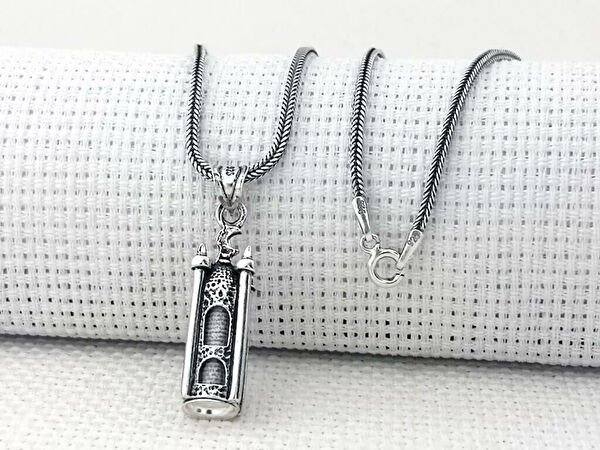 Mona Roza Kolye, Zincir, Künye