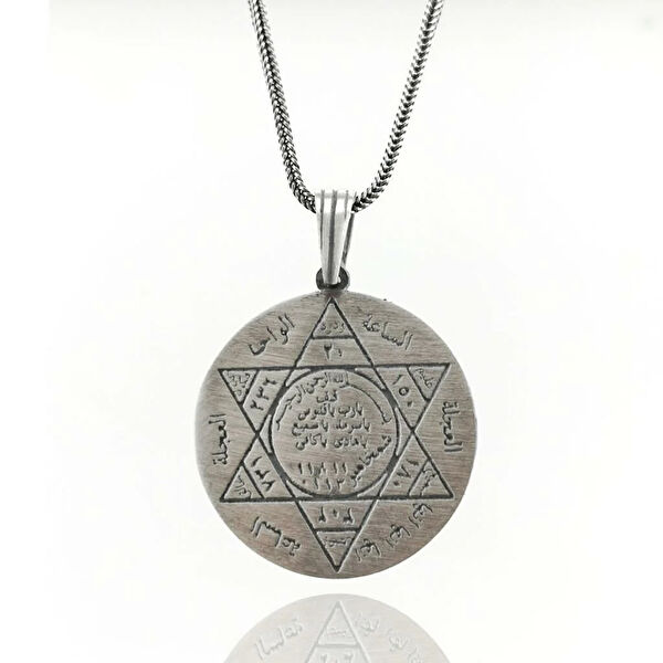 Mona Roza Kolye, Zincir, Künye