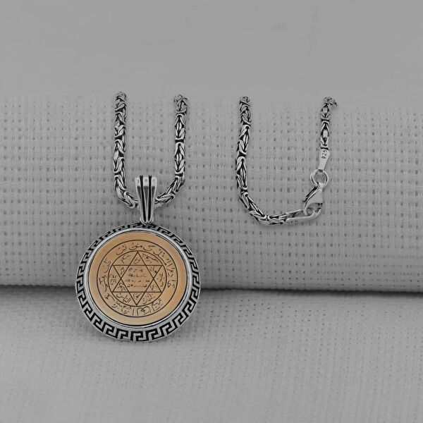 Mona Roza Kolye, Zincir, Künye