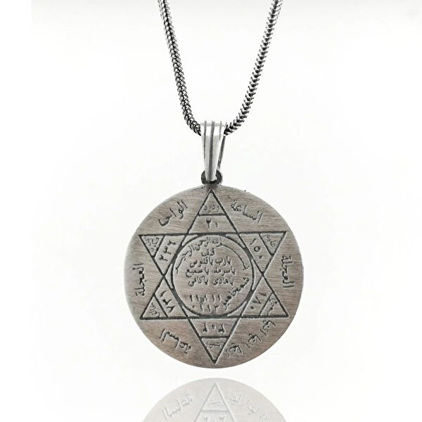 Mona Roza Kolye, Zincir, Künye