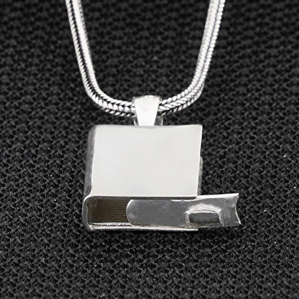 Mona Roza Kolye, Zincir, Künye