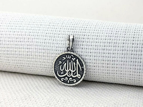 Mona Roza Kolye, Zincir, Künye