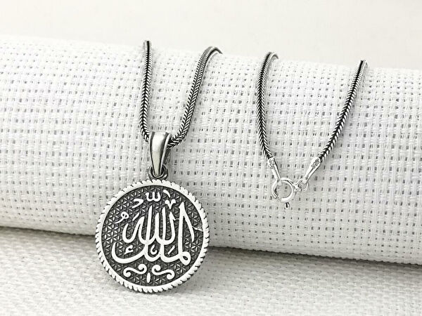 Mona Roza Kolye, Zincir, Künye