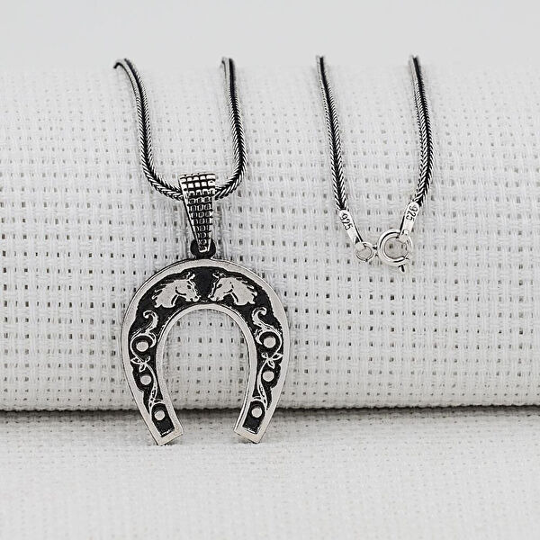 Mona Roza Kolye, Zincir, Künye