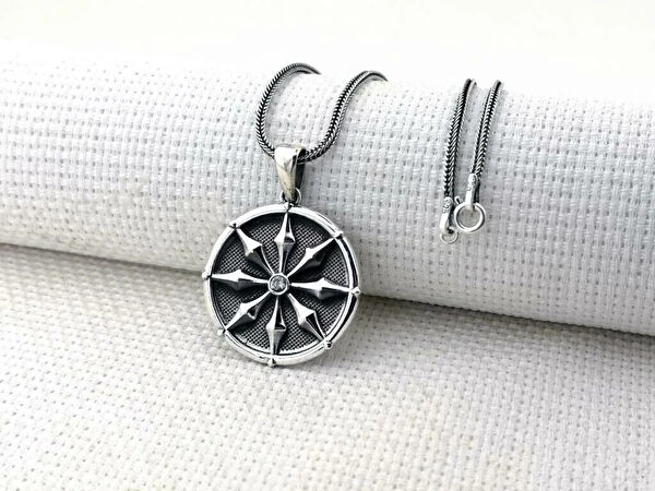 Mona Roza Kolye, Zincir, Künye