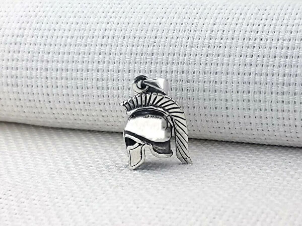 Mona Roza Kolye, Zincir, Künye