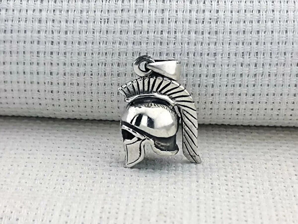 Mona Roza Kolye, Zincir, Künye